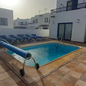 https://villa-perdomo.in-canary-islands.com